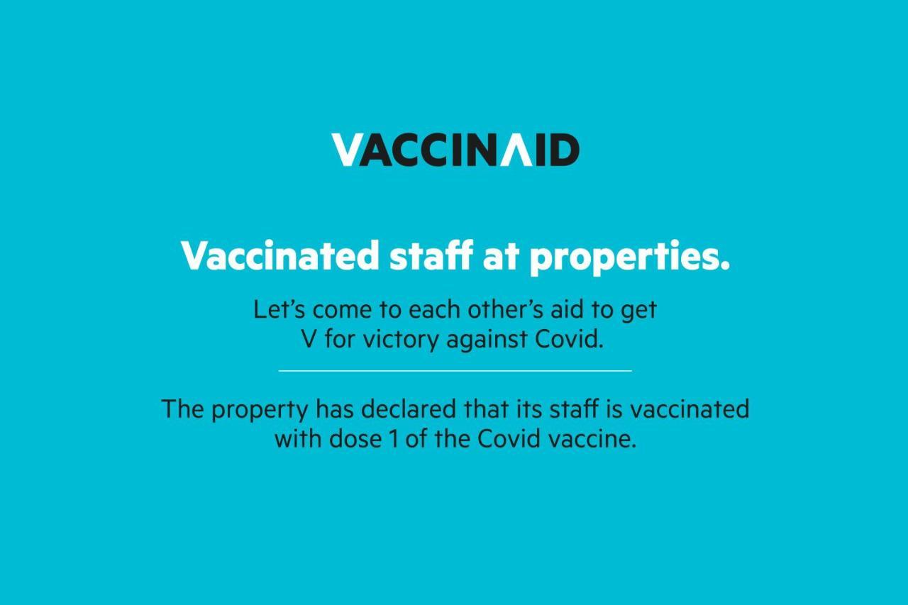 Vaccinated Staff - Capital O 13823 Hotel Praveen International Ulhāsnagar Екстериор снимка